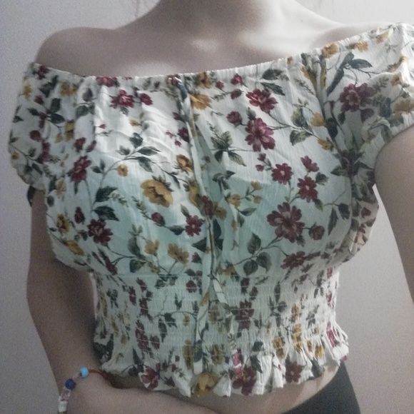 American Eagle Short Sleeve Floral Blouse - Picture 2 of 2
